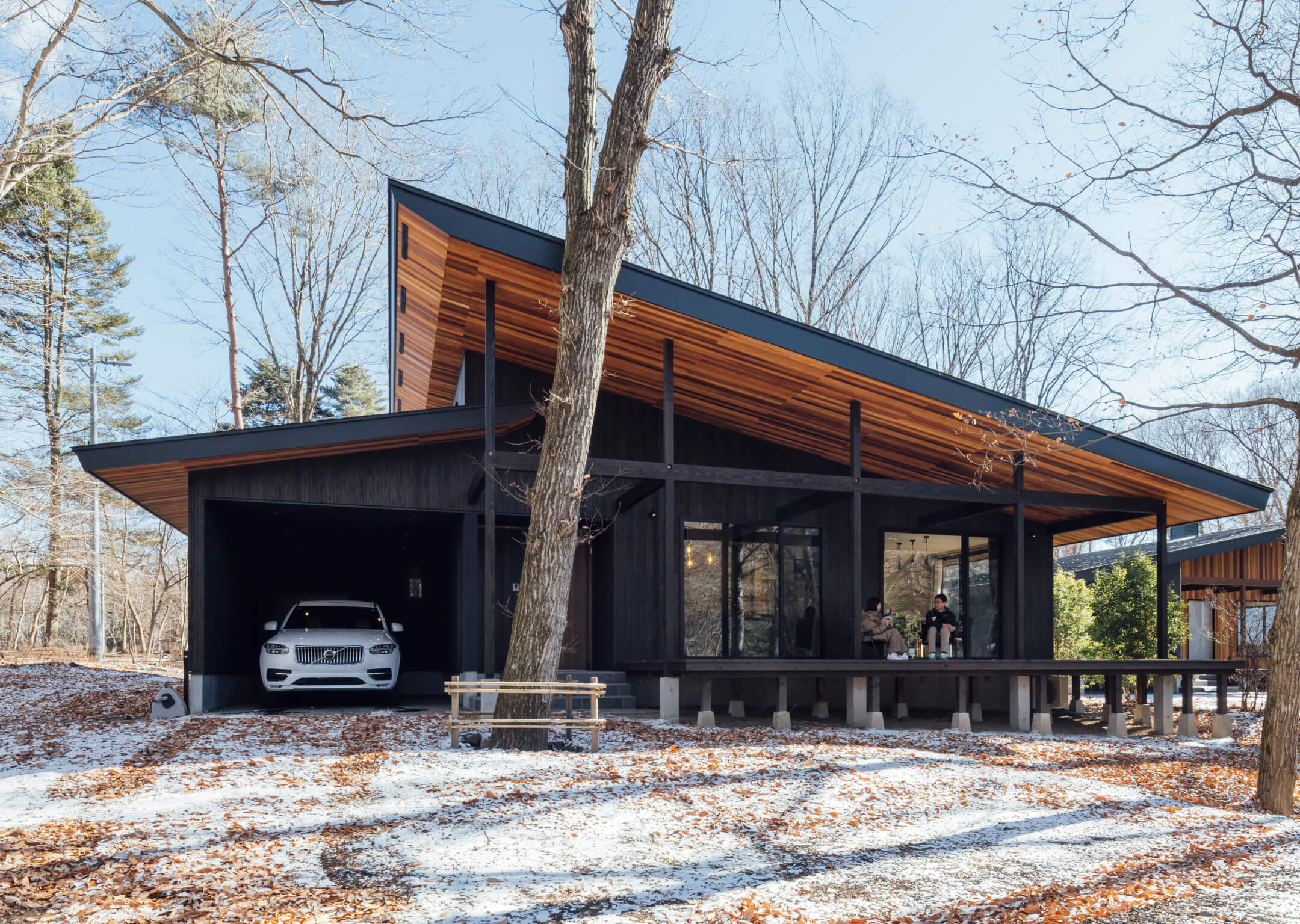 森に溶け込む平屋のセカンドハウス