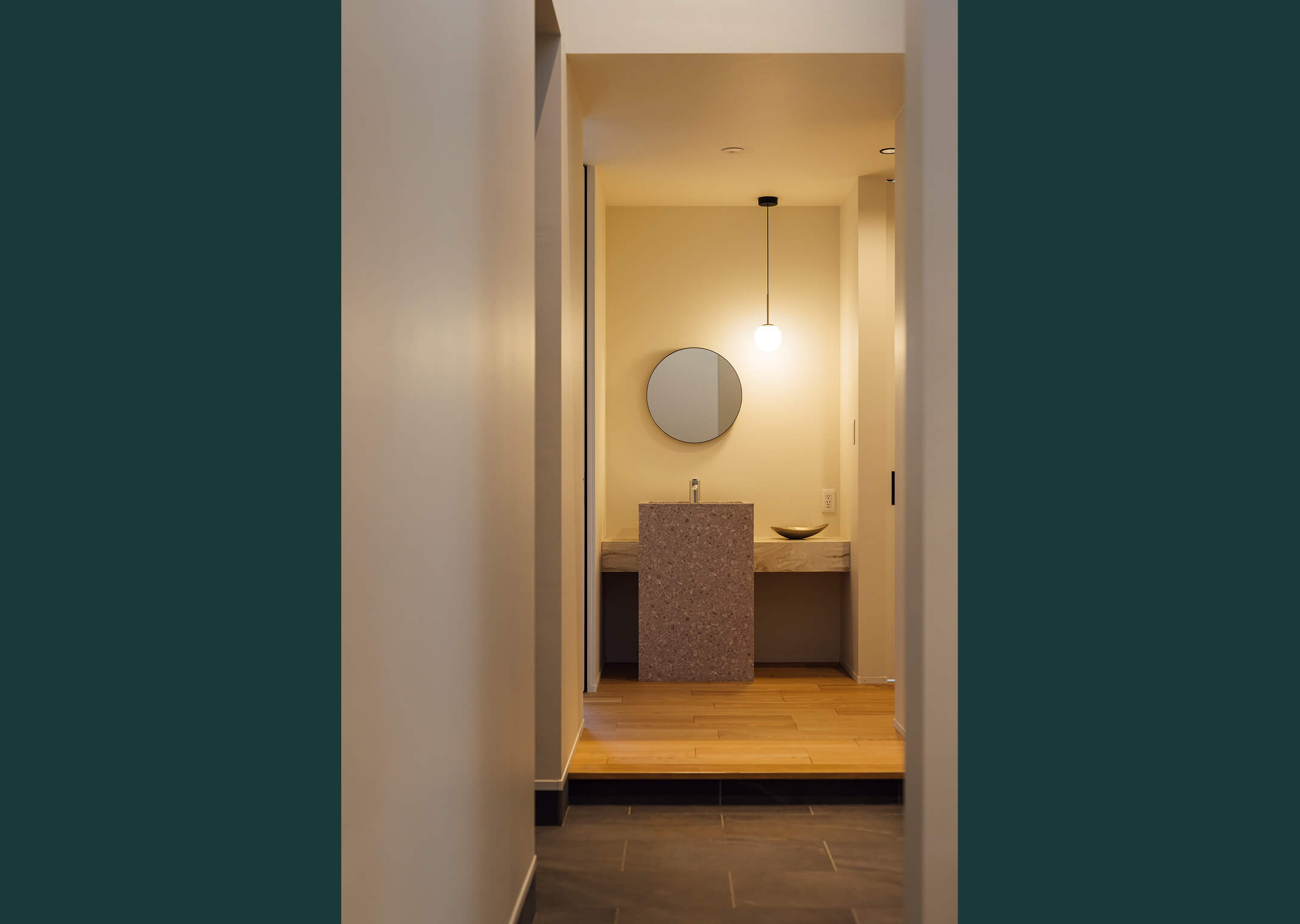 森に溶け込む平屋のセカンドハウス